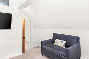 Fifth Avenue Condominiums by Frias