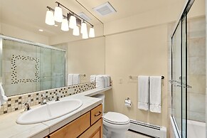 Fifth Avenue Condominiums by Frias