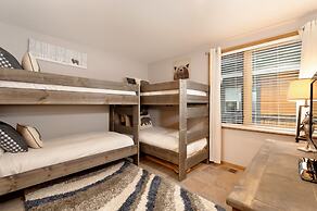 Fifth Avenue Condominiums by Frias