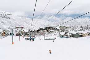 Fifth Avenue Condominiums by Frias