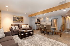 Fifth Avenue Condominiums by Frias