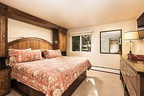 Fifth Avenue Condominiums by Frias