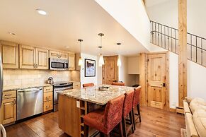 Fifth Avenue Condominiums by Frias