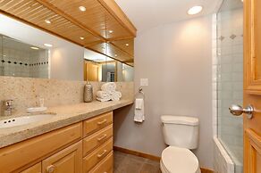 Fifth Avenue Condominiums by Frias