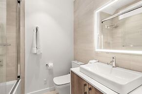 Fifth Avenue Condominiums by Frias