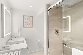 Fifth Avenue Condominiums by Frias