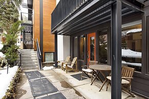 Fifth Avenue Condominiums by Frias