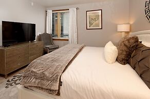 Fifth Avenue Condominiums by Frias