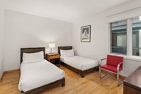 Fifth Avenue Condominiums by Frias