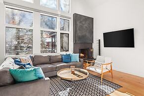 Fifth Avenue Condominiums by Frias