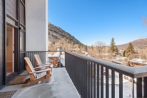 Fifth Avenue Condominiums by Frias