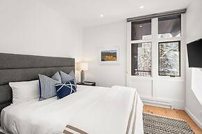 Fifth Avenue Condominiums by Frias