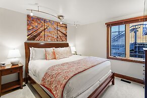 Fifth Avenue Condominiums by Frias