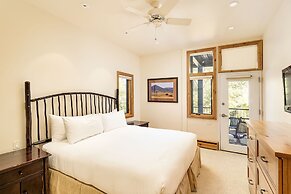 Fifth Avenue Condominiums by Frias