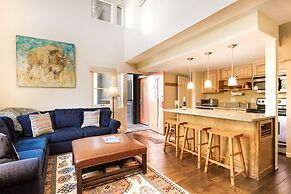 Fifth Avenue Condominiums by Frias