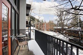 Fifth Avenue Condominiums by Frias