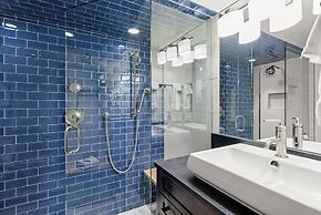 Fifth Avenue Condominiums by Frias