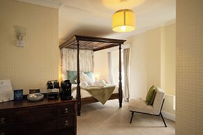 The Crown Hotel