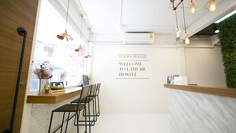 Lamurr Sukhumvit 41 - Hostel