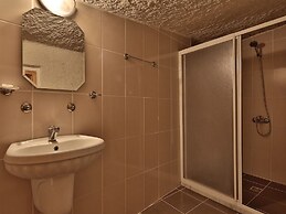 Melek Cave Hotel