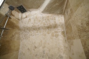 Melek Cave Hotel