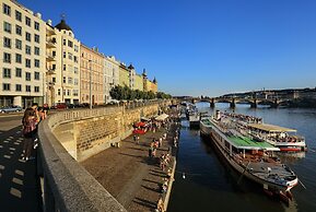 Dancing House – Tančící dům hotel