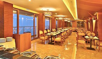 PLUM JUDY - THE LEISURE HOTEL