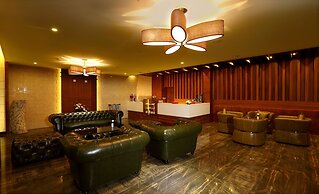 PLUM JUDY - THE LEISURE HOTEL