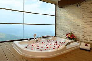 PLUM JUDY - THE LEISURE HOTEL