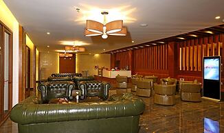 PLUM JUDY - THE LEISURE HOTEL