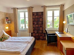Hotel Chapeau Noir