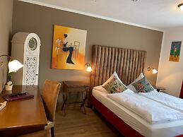 Hotel Chapeau Noir