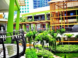 Food District Hostel Cebu Central
