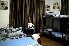 Food District Hostel Cebu Central