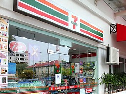 Food District Hostel Cebu Central