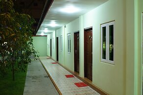 Green Leaf Hotel