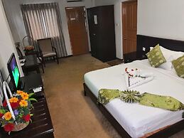 Green Leaf Hotel