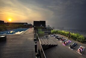 The Waverly Hotel & Residences