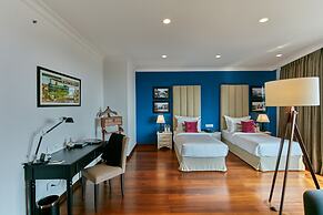 The Waverly Hotel & Residences