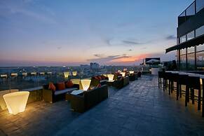 The Waverly Hotel & Residences