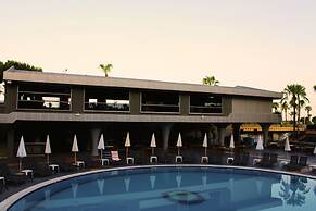 Senza Grand Santana Hotel