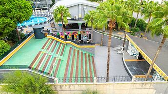 Senza Grand Santana Hotel