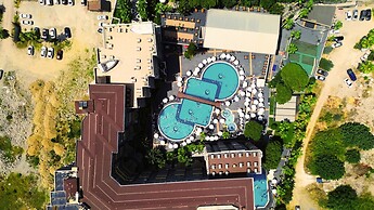 Senza Grand Santana Hotel