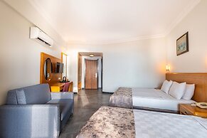 Senza Grand Santana Hotel