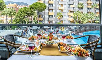 Senza Grand Santana Hotel