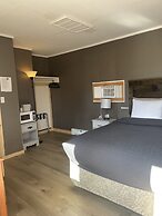 Greenside motel