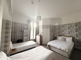 Raincliffe Hotel