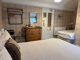 Raincliffe Hotel