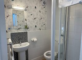 Raincliffe Hotel