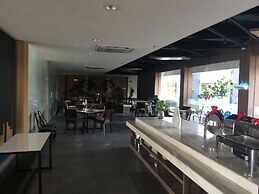 Front One Akshaya Hotel Karawang